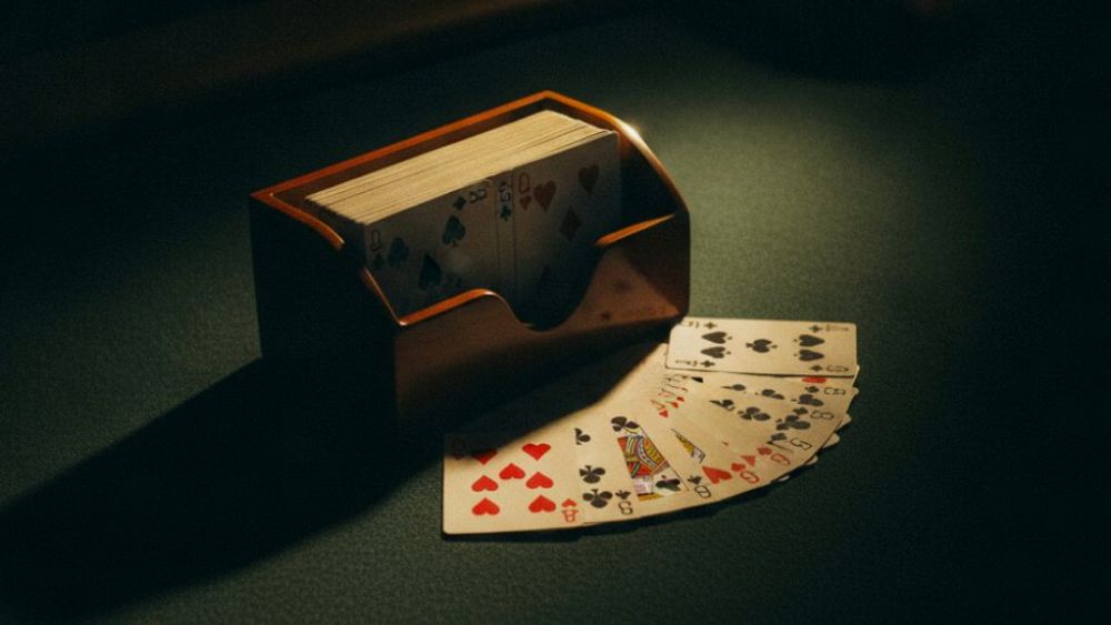 Blackjack cơ bản: Chơi sao để không bị nhà cái “hút máu”?